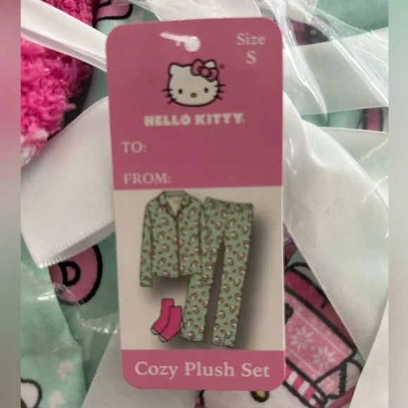 HELLO KITTY Cozy Plush Set. Size Small. NEW - Picture 2 of 4